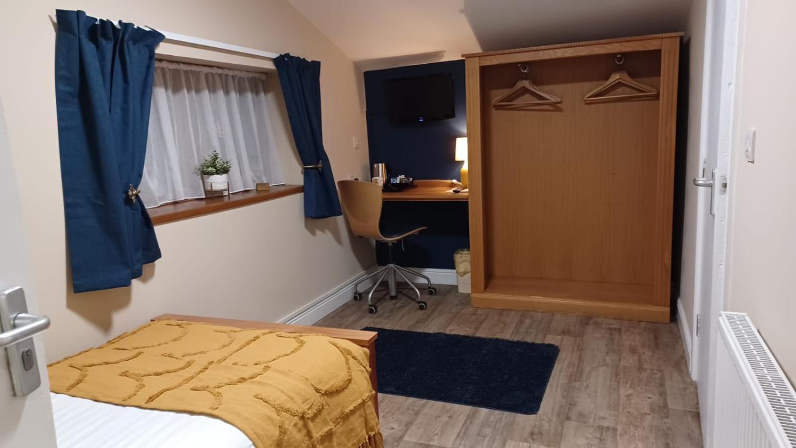 The Renishaw Rooms Kültér fotó