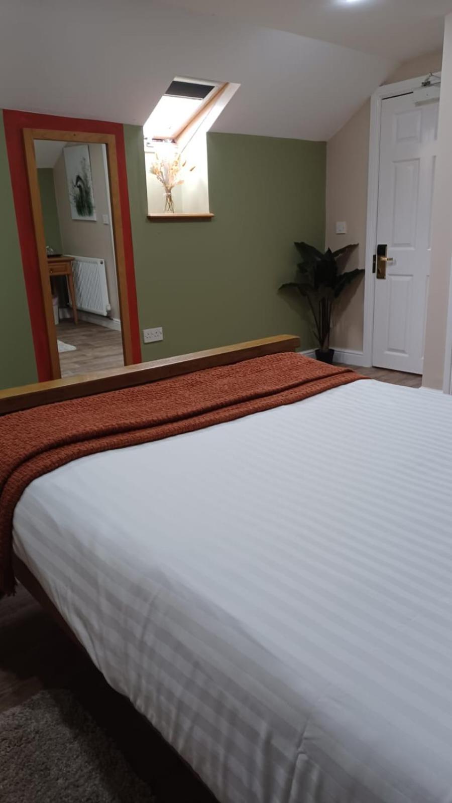 The Renishaw Rooms Kültér fotó