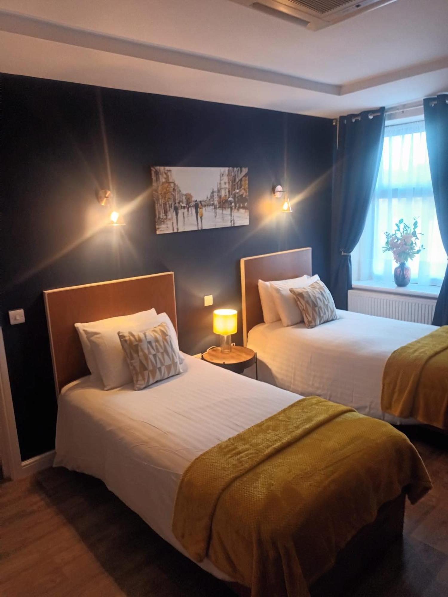 The Renishaw Rooms Kültér fotó